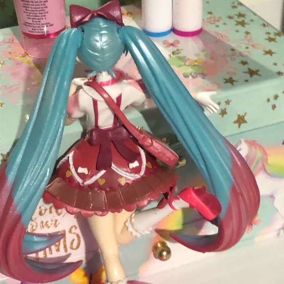 Valentine’s Day Miku Figurine - Picture 2 of 10